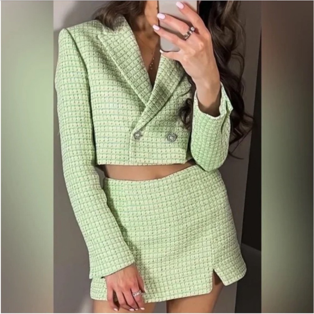 🌎 Zara Cropped Blazer
